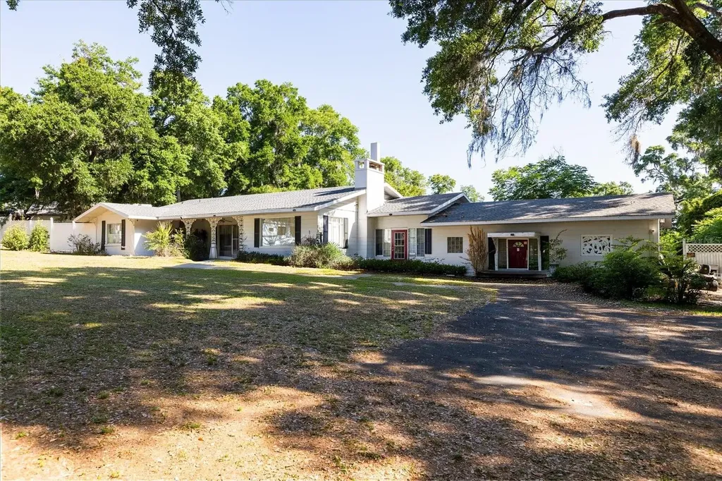 1505 E Crooked Lake Drive Eustis FL 32726