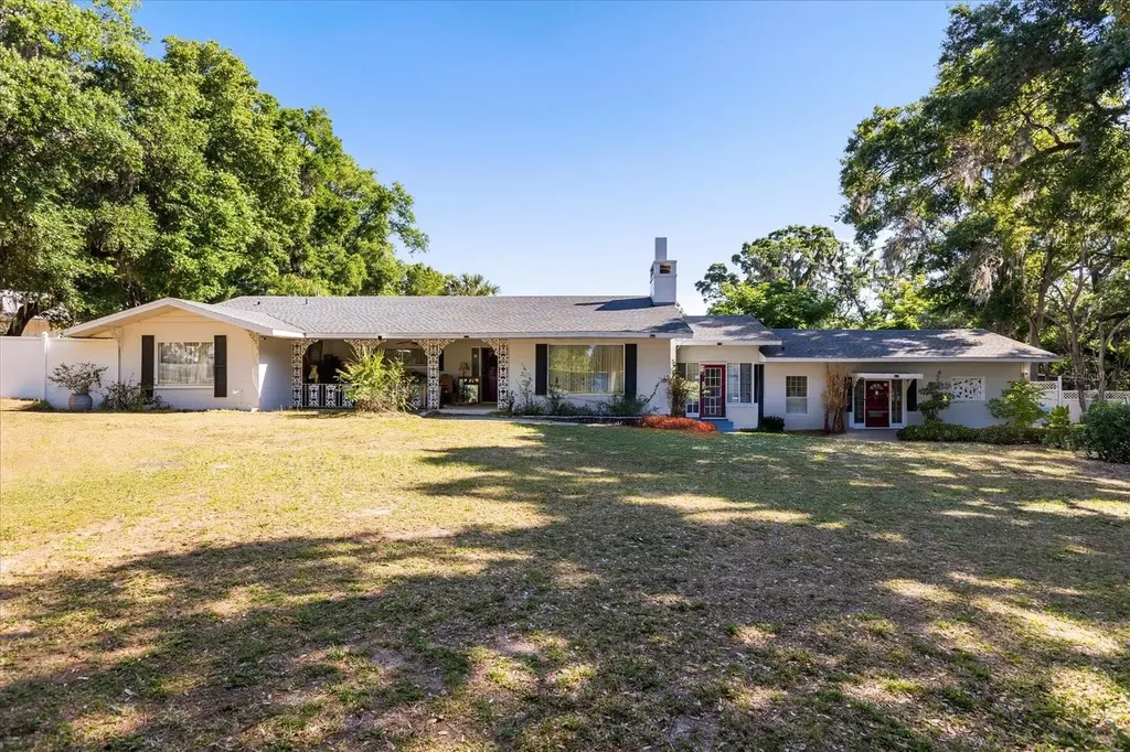 1505 E Crooked Lake Drive Eustis FL 32726