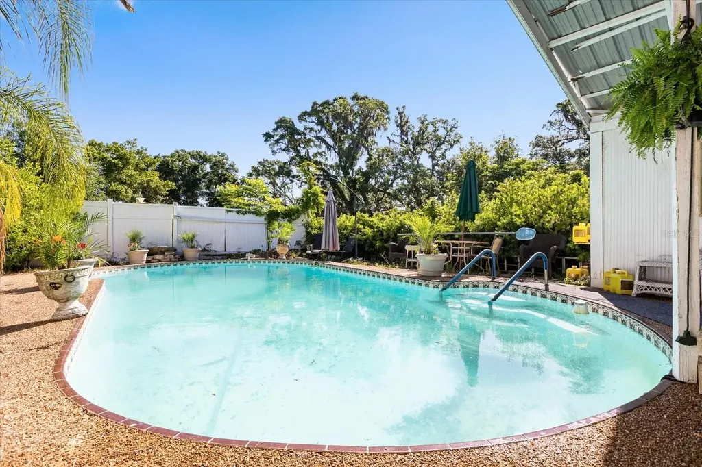1505 E Crooked Lake Drive Eustis FL 32726