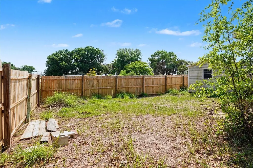 355 S Oak Avenue Frostproof FL 33843
