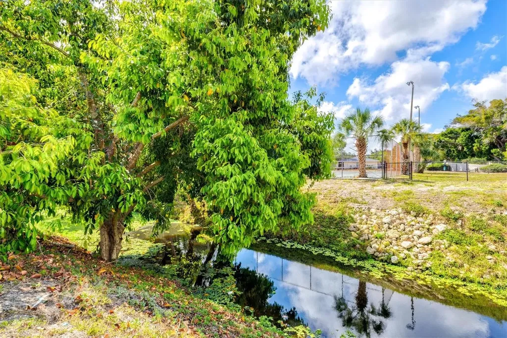 3202 Ramblewood Drive N Sarasota FL 34237