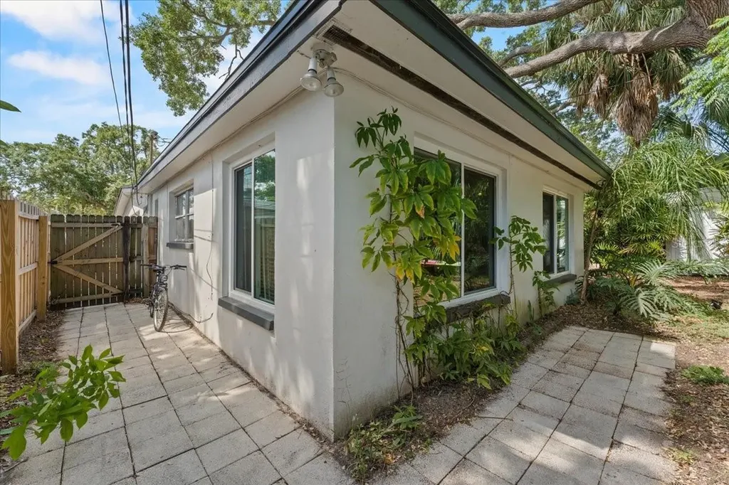 531 6th Street S Safety Harbor FL 34695