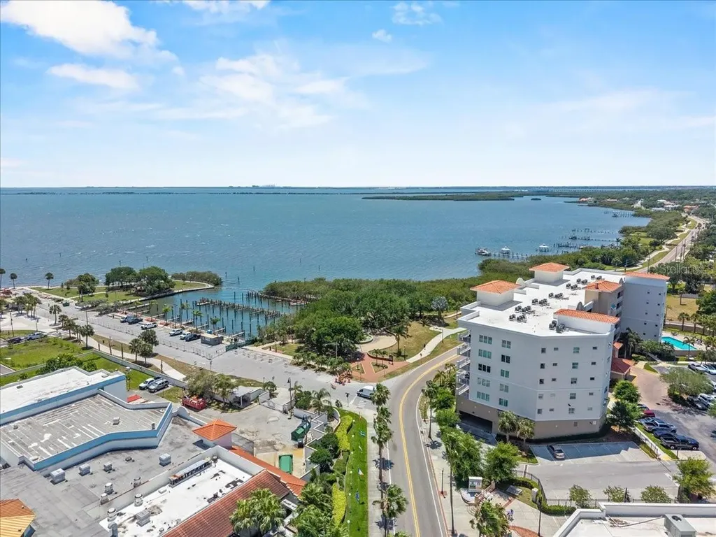531 6th Street S Safety Harbor FL 34695