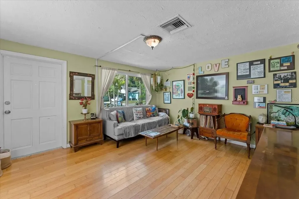 531 6th Street S Safety Harbor FL 34695