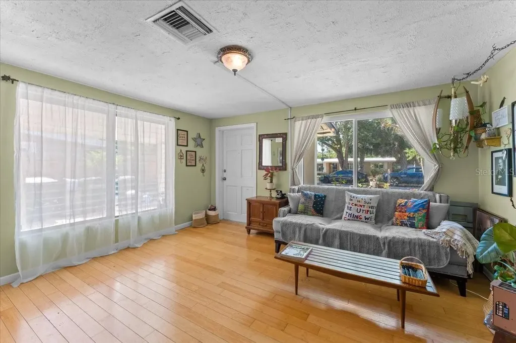 531 6th Street S Safety Harbor FL 34695