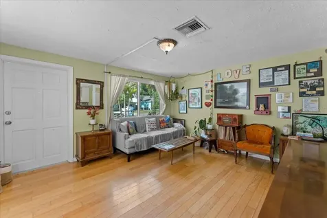 531 6th Street S Safety Harbor FL 34695