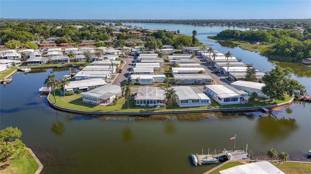 10178 N Lake Drive Largo FL 33773