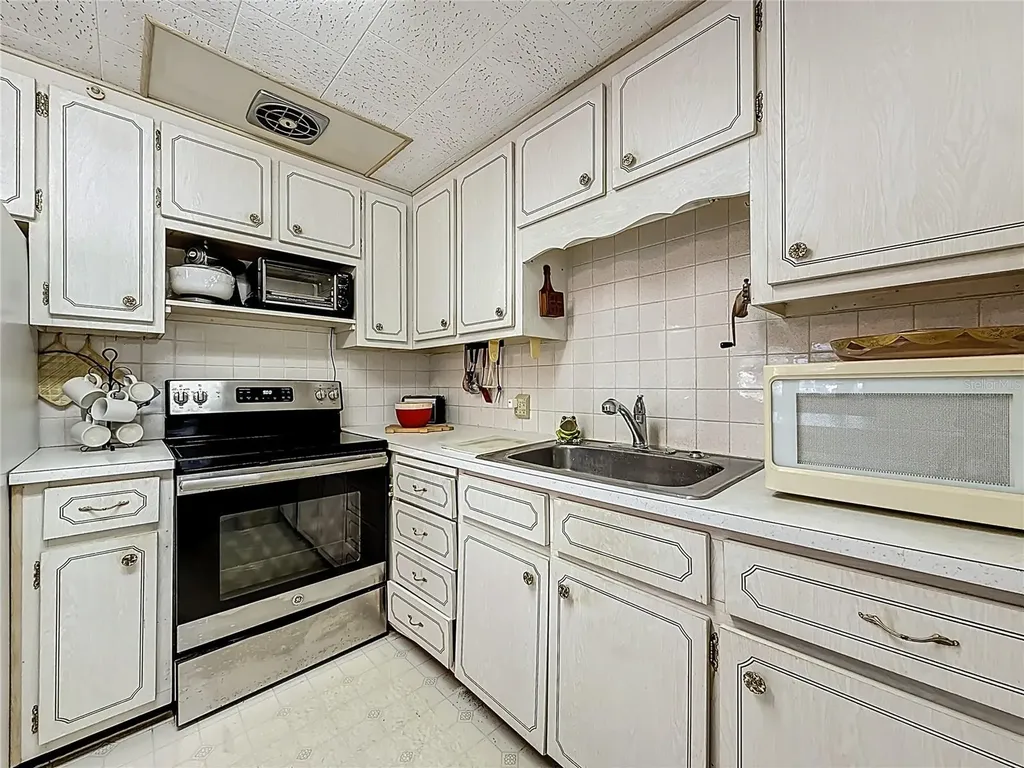 10178 N Lake Drive Largo FL 33773