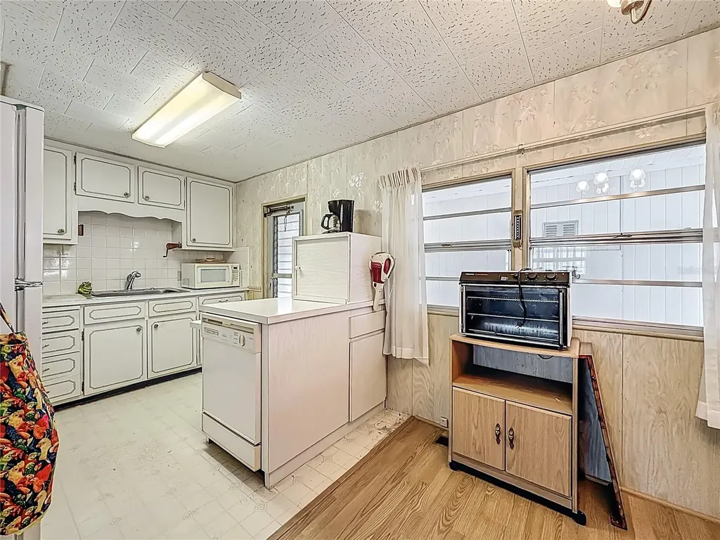 10178 N Lake Drive Largo FL 33773