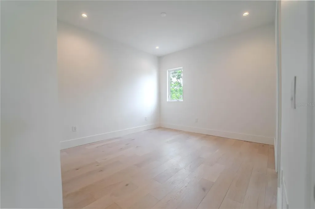 4414 W Lawn Avenue Tampa FL 33611