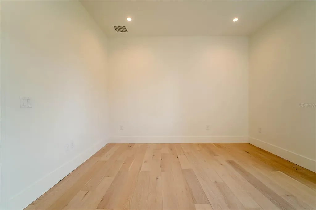 4414 W Lawn Avenue Tampa FL 33611