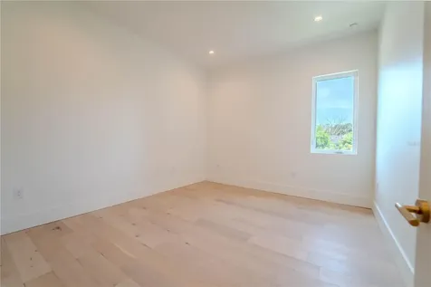 4414 W Lawn Avenue Tampa FL 33611
