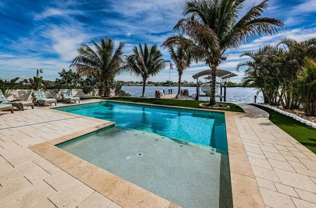 658 Bayshore Drive Tarpon Springs FL 34689