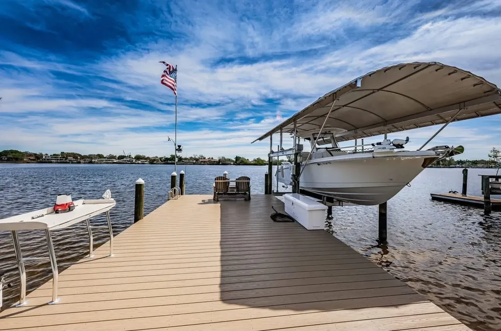 658 Bayshore Drive Tarpon Springs FL 34689