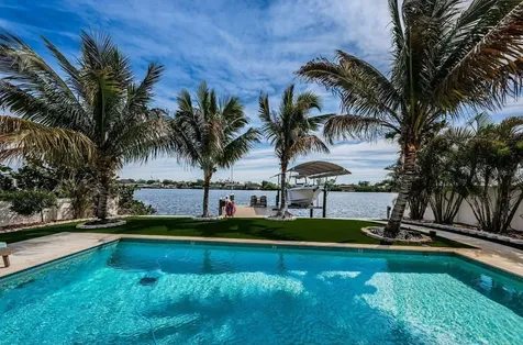 658 Bayshore Drive Tarpon Springs FL 34689