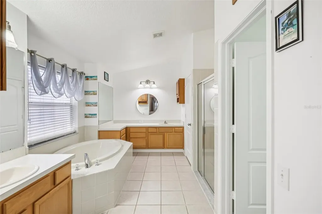 1901 Heartland Circle Valrico FL 33594