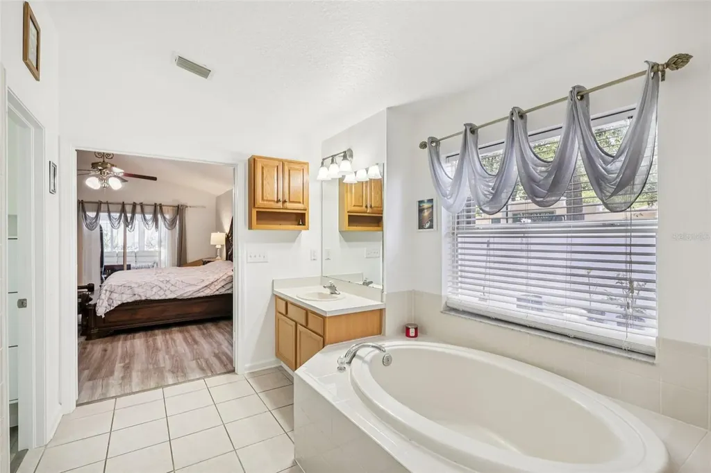 1901 Heartland Circle Valrico FL 33594