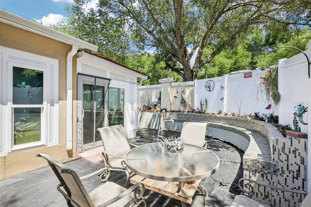 1901 Heartland Circle Valrico FL 33594