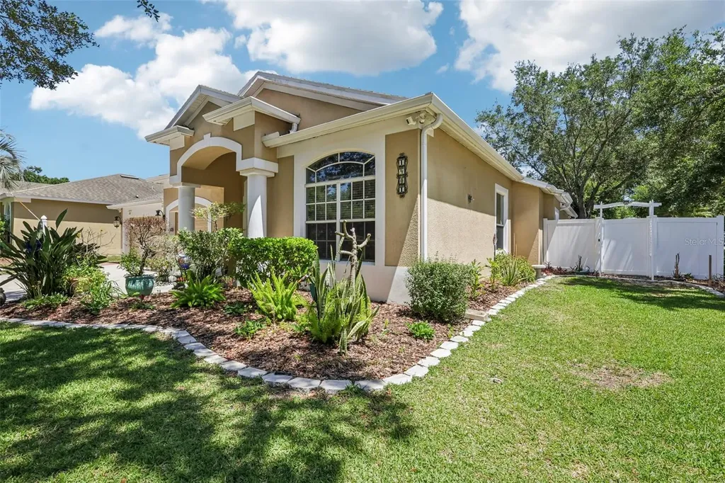 1901 Heartland Circle Valrico FL 33594