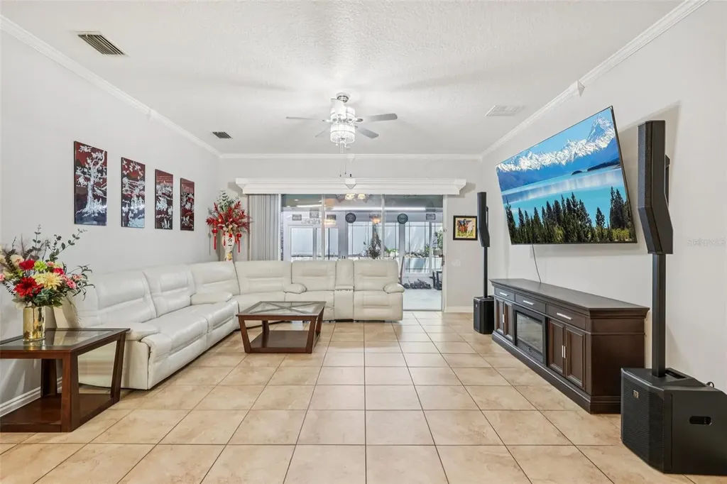 1901 Heartland Circle Valrico FL 33594