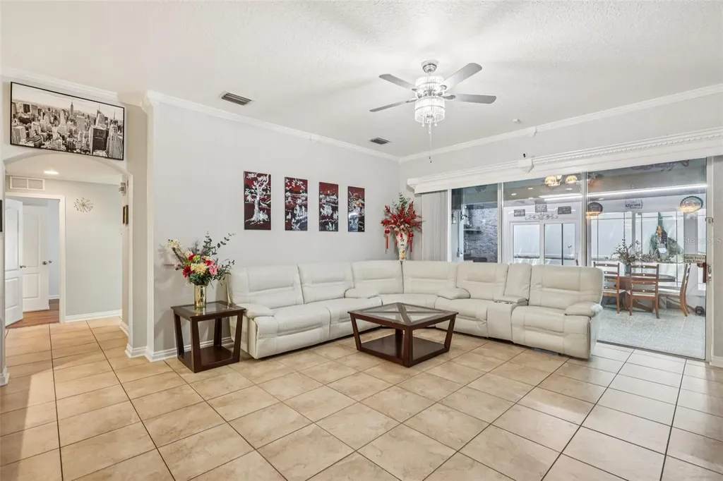 1901 Heartland Circle Valrico FL 33594
