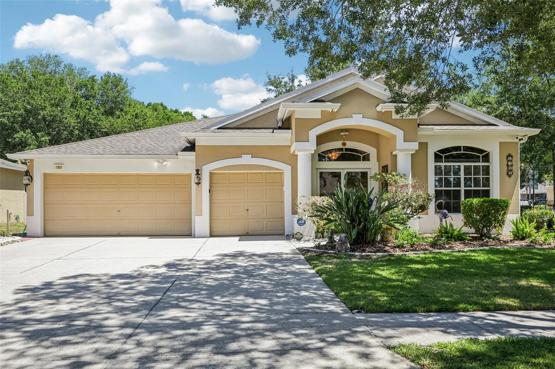 1901 Heartland Circle Valrico FL 33594