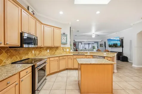 1901 Heartland Circle Valrico FL 33594
