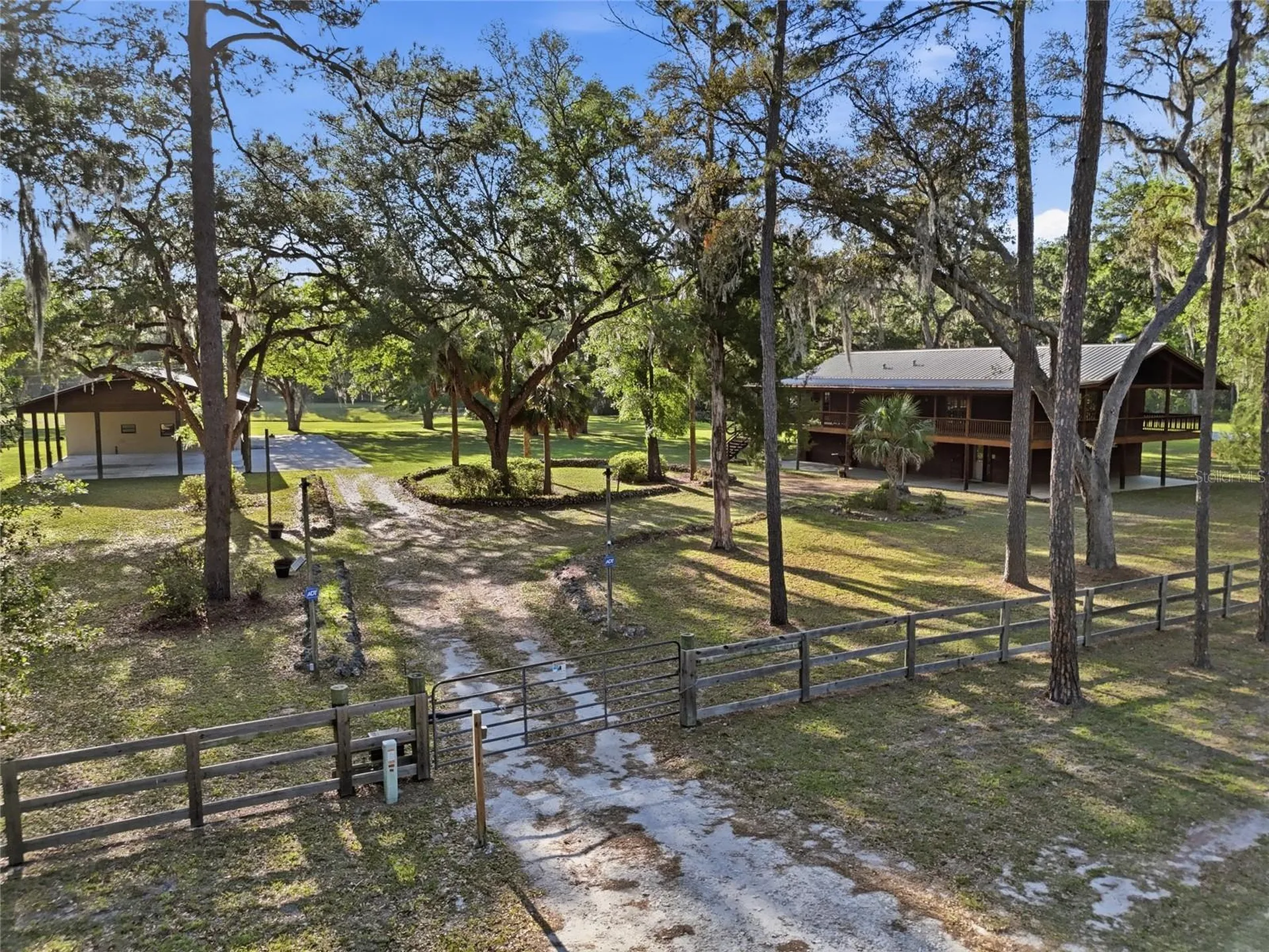 818 NE 783 Street Old Town FL 32680