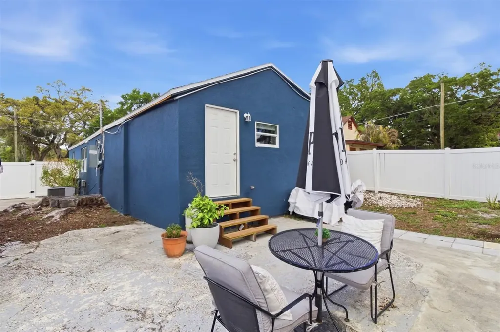 1613 E Chelsea Street Tampa FL 33610