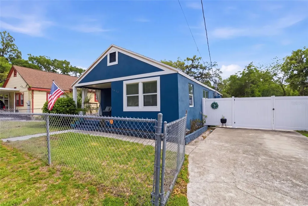 1613 E Chelsea Street Tampa FL 33610