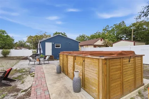 1613 E Chelsea Street Tampa FL 33610