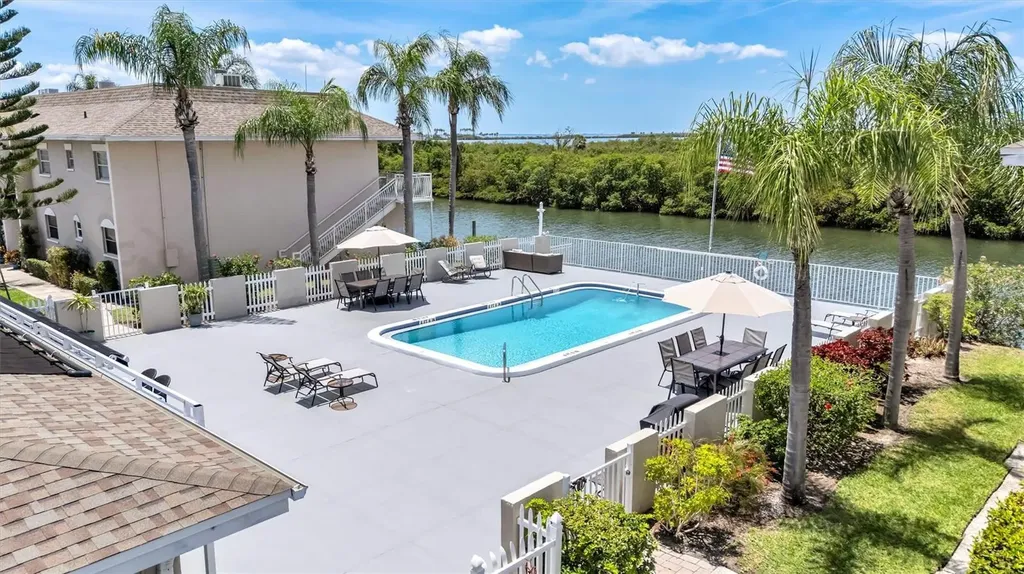 8817 Bay Pointe Drive Tampa FL 33615