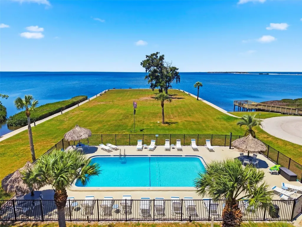 404 Windrush Bay Drive Tarpon Springs FL 34689