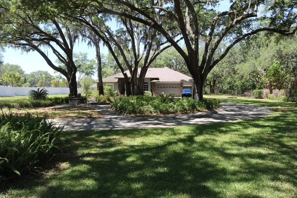 19150 Livingston Avenue Lutz FL 33559