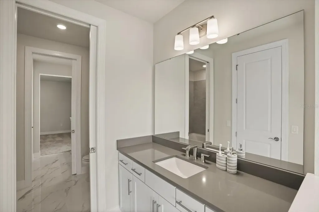 8352 Park Cliff Way Orlando FL 32836