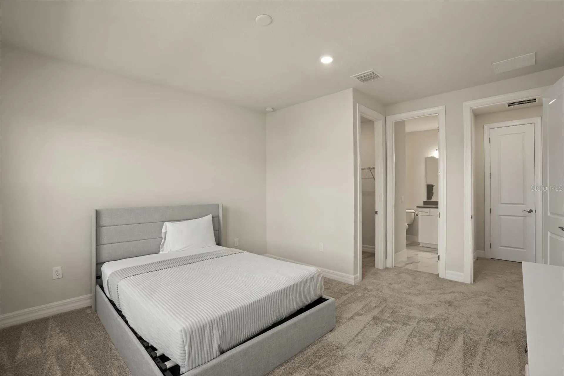 8352 Park Cliff Way Orlando FL 32836