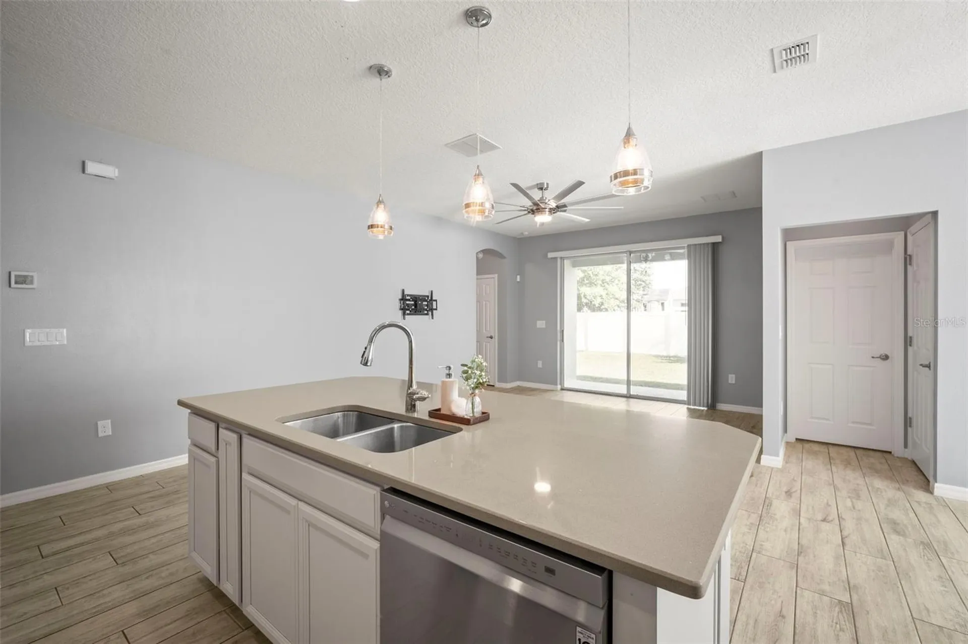 3261 Bethpage Loop Mount Dora FL 32757