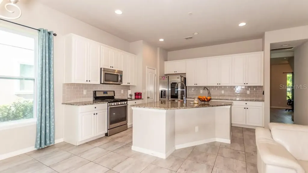 5912 Village Center Drive Lithia FL 33547