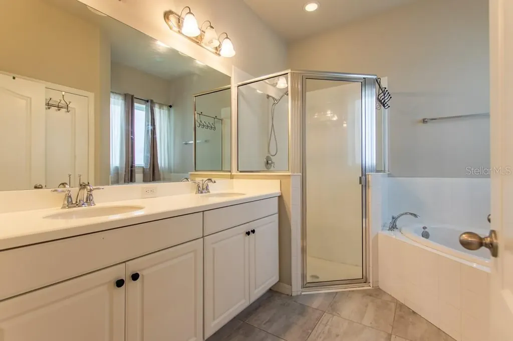 5912 Village Center Drive Lithia FL 33547