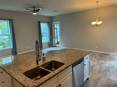 5912 Village Center Drive Lithia FL 33547