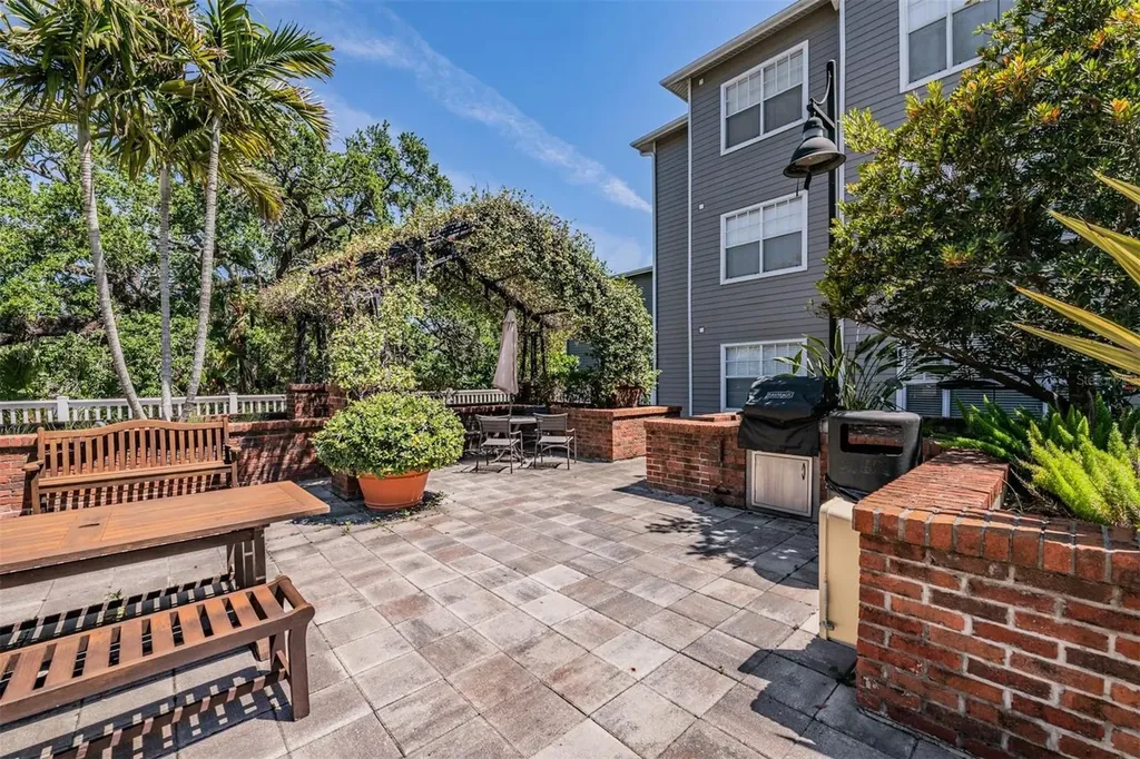 800 S Dakota Avenue Tampa FL 33606