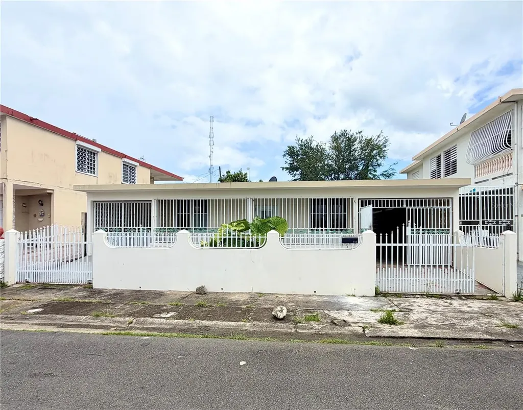 10 Flambon Gardens Bayamon PR 00959