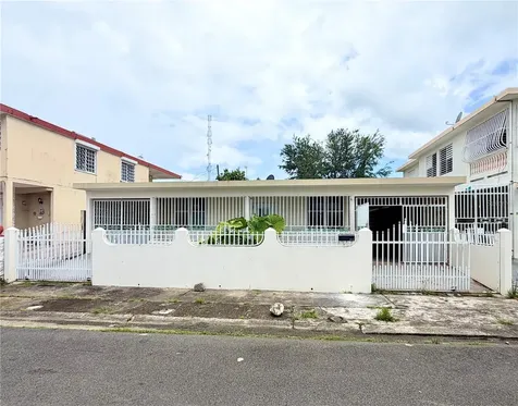 10 Flambon Gardens Bayamon PR 00959
