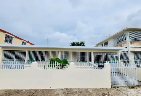 10 Flambon Gardens Bayamon PR 00959
