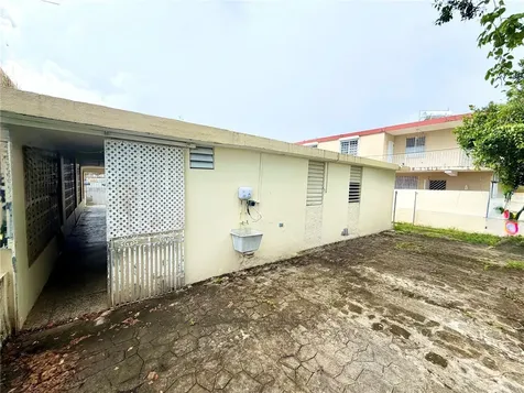 10 Flambon Gardens Bayamon PR 00959