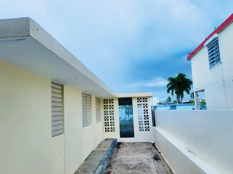10 Flambon Gardens Bayamon PR 00959