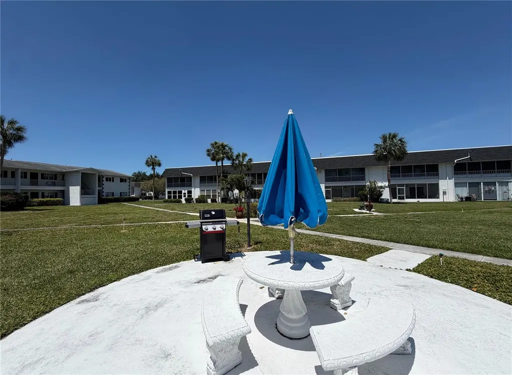 102 46th Avenue Terrace W Bradenton FL 34207