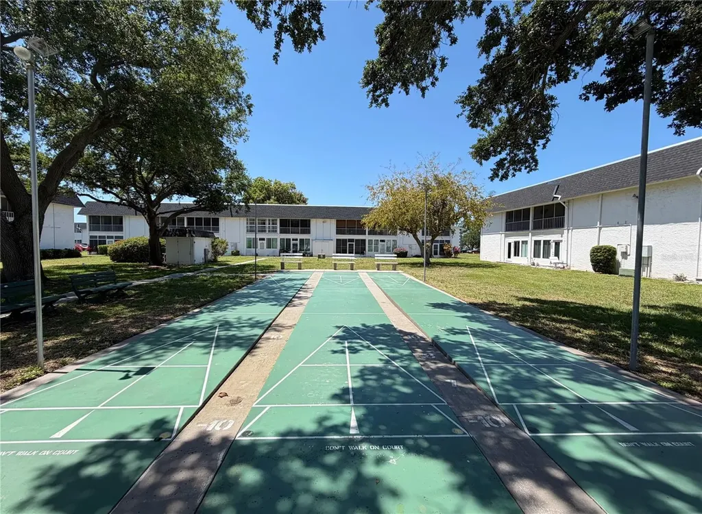 102 46th Avenue Terrace W Bradenton FL 34207