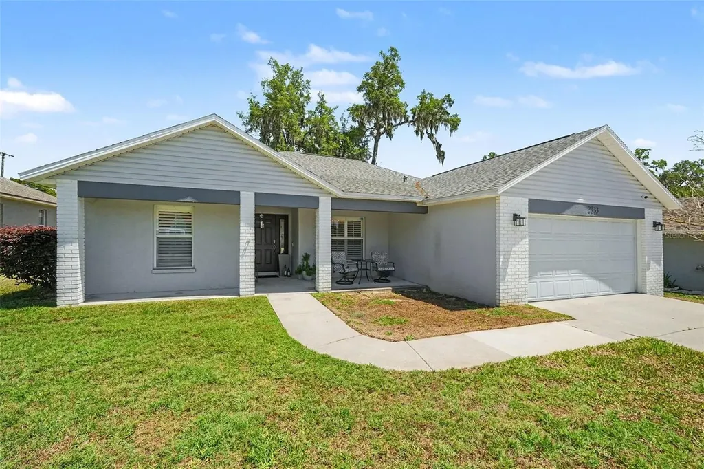 2333 Towering Oaks Circle Seffner FL 33584