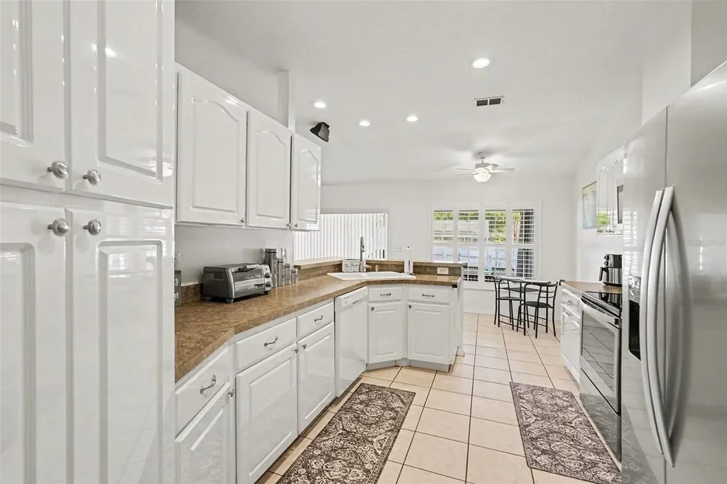 2333 Towering Oaks Circle Seffner FL 33584